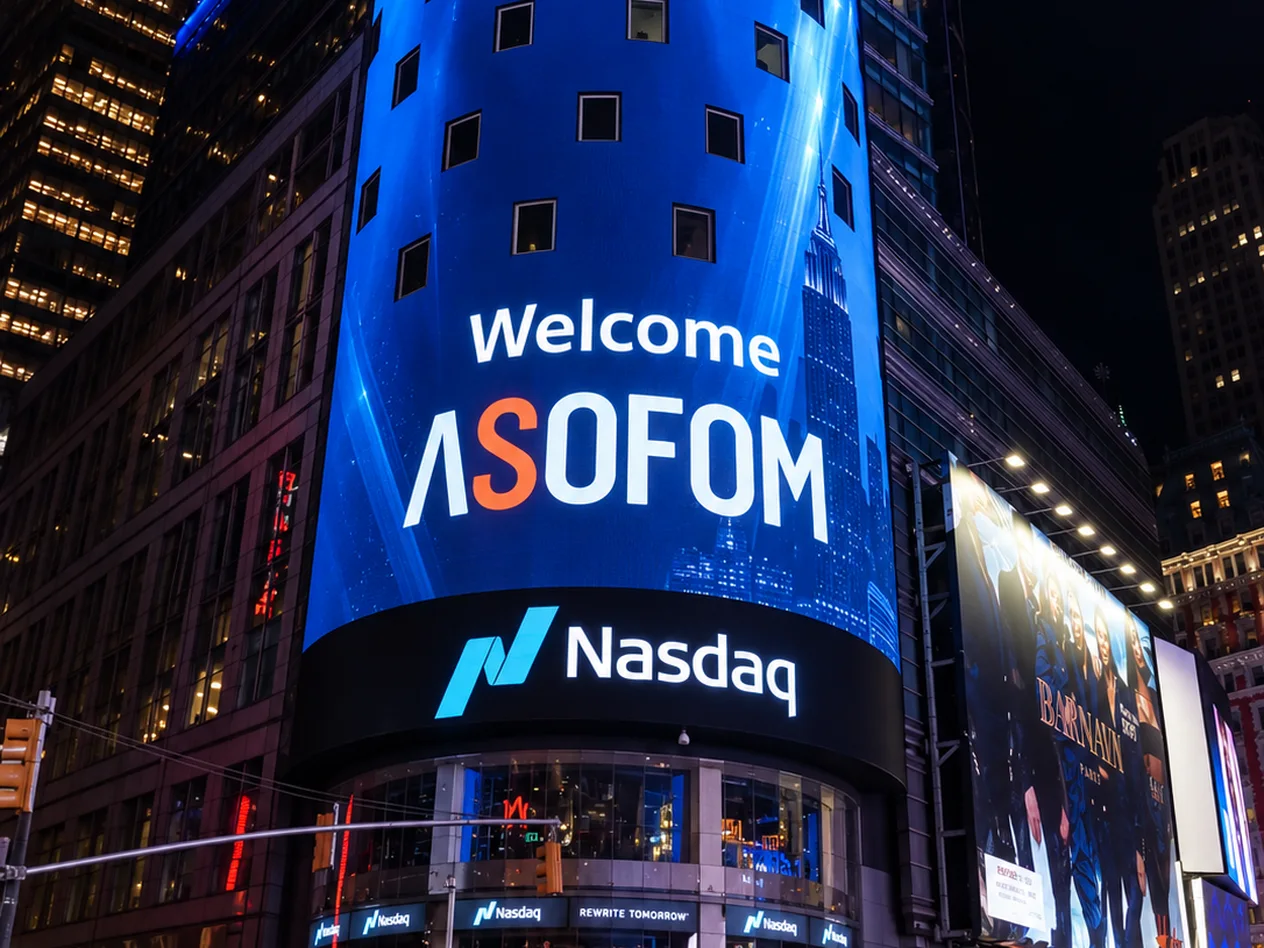 Pantalla del Nasdaq MarketSite en Times Square con el mensaje Welcome ASOFOM